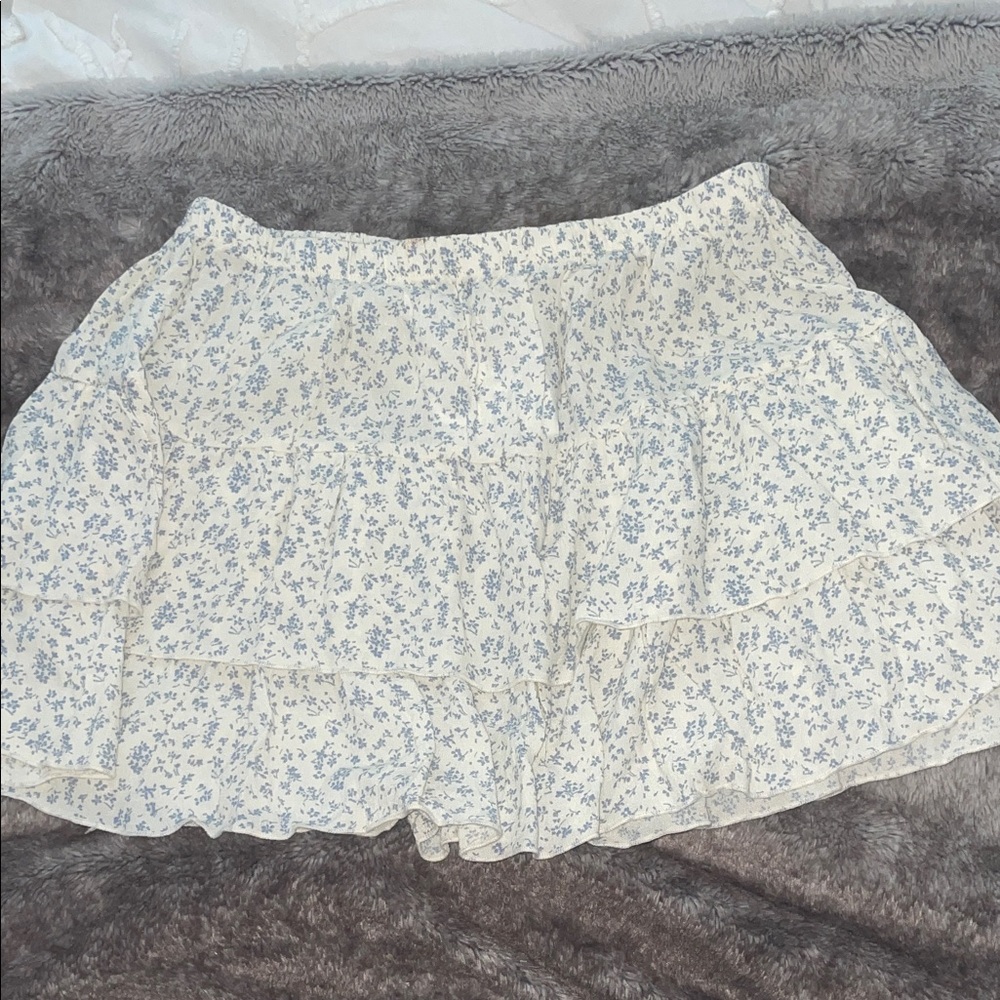 Brandy Melville Blue and White Floral Mini Skirt